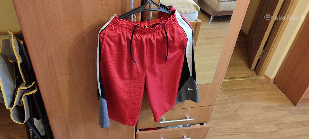 Nike sportiniai šortai S/m dydžio