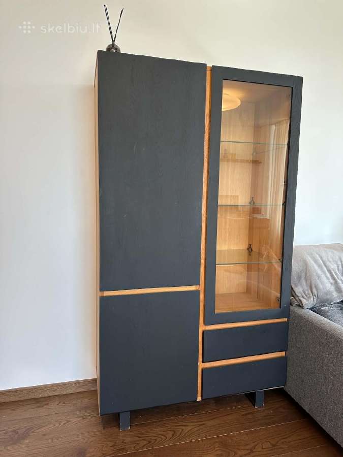 Saari vitrina, Type 2 Komoda