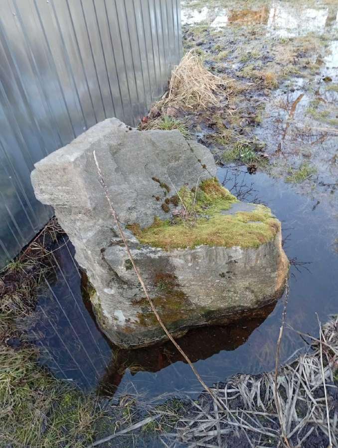 Dovanojamas didelis akmuo