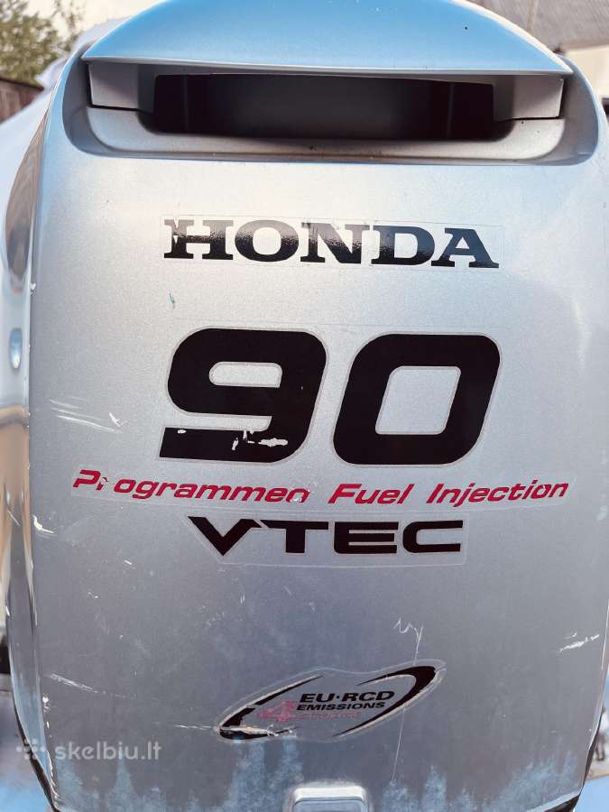 Laivo variklis Honda 90ag