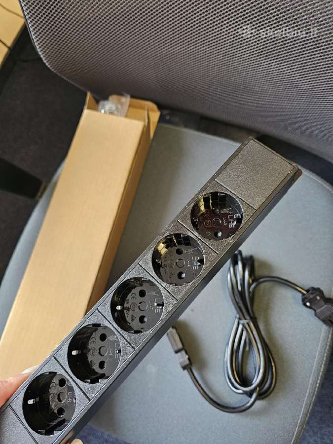 "connect-safe" maitinimo lizdas ir kabelis 2m.