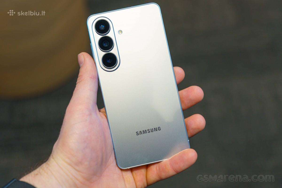 Perku Samsung S26 / Tinka visoje Lietuvoje!