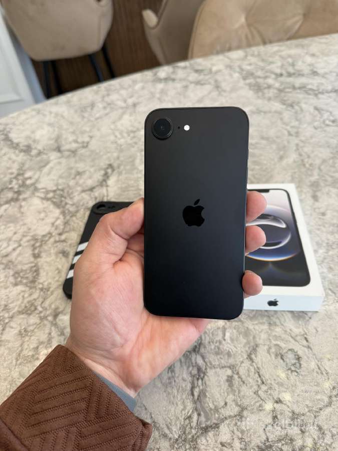 iPhone 16e, 128gb 100% baterija