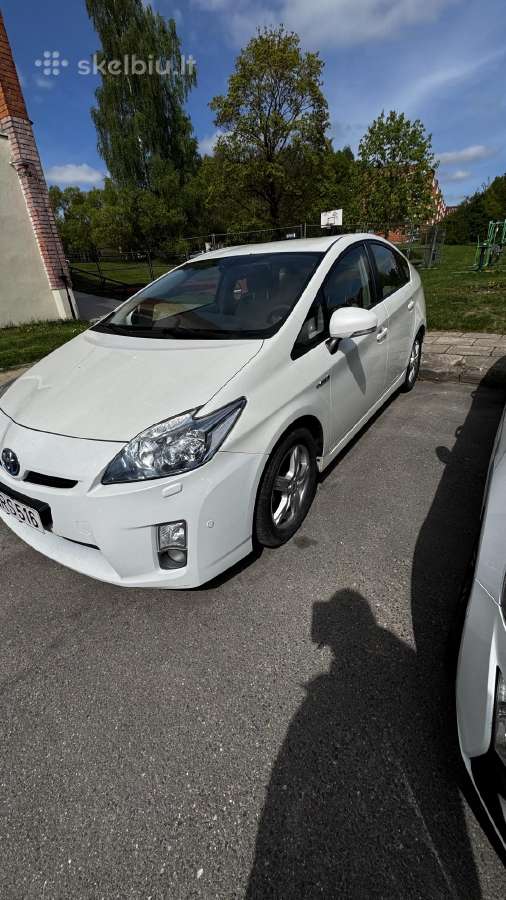Toyota Prius nuoma
