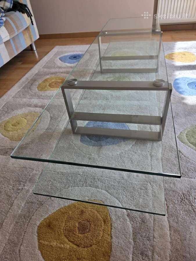 Stiklinis svetainės staliukas