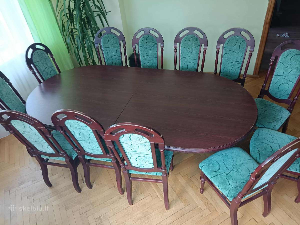 Stalas su su 12 kėdžių