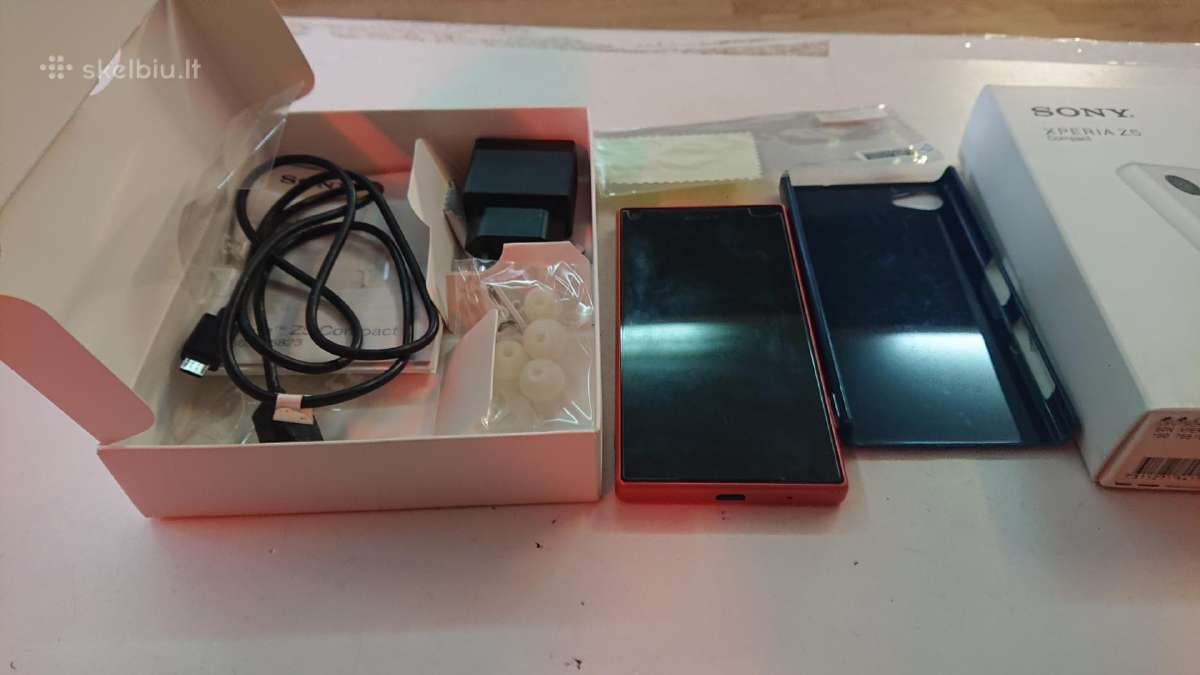 Parduodu Sony-5 Compact.
