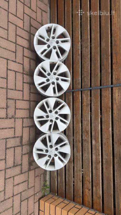 Toyota auris R15 ratlankiai.