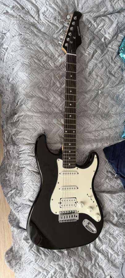 Elektrinė gitara ( juoda