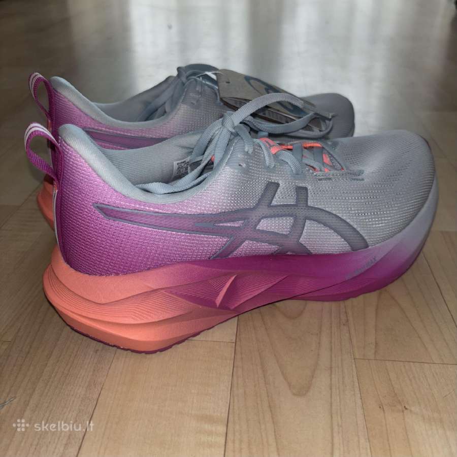 Bėgimo batai Asics Novablast 5