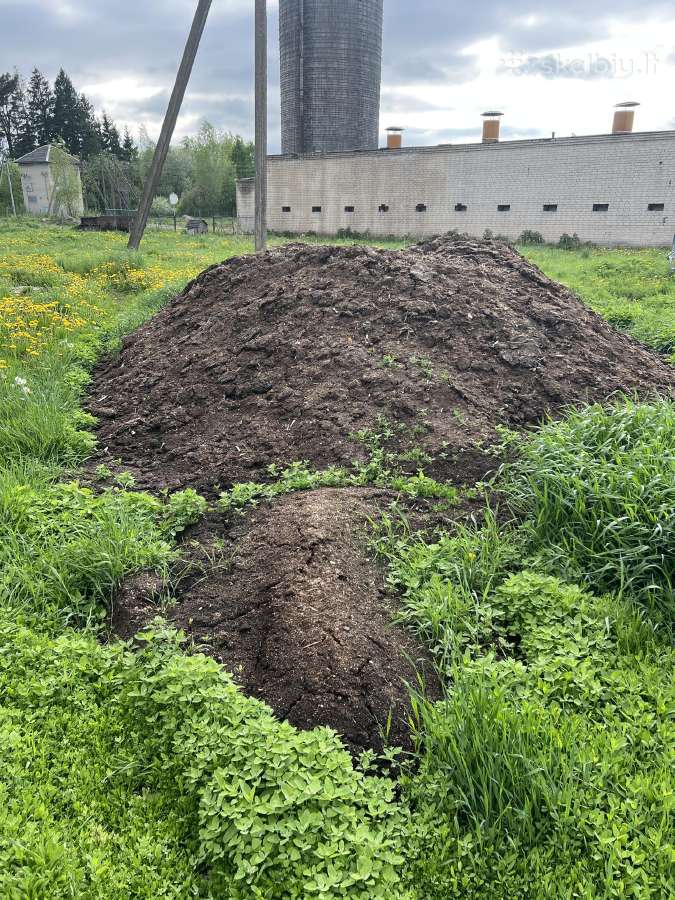 Kompastuotas durpinis kalakutų mėšlas