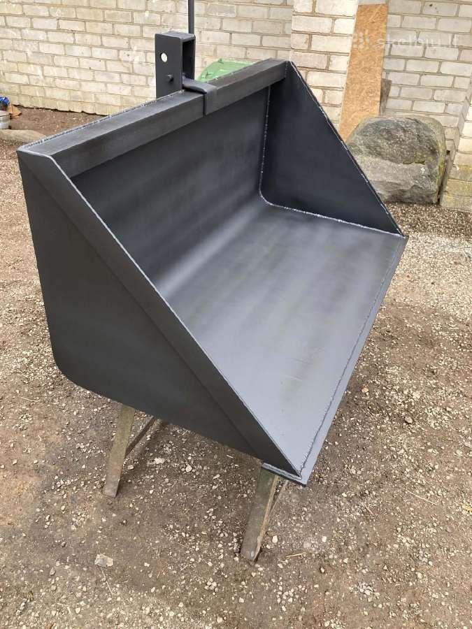 Mini traktoriu kaušas