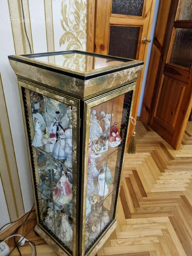 Itališka indauja su veidrodžiais ir apšvietimu