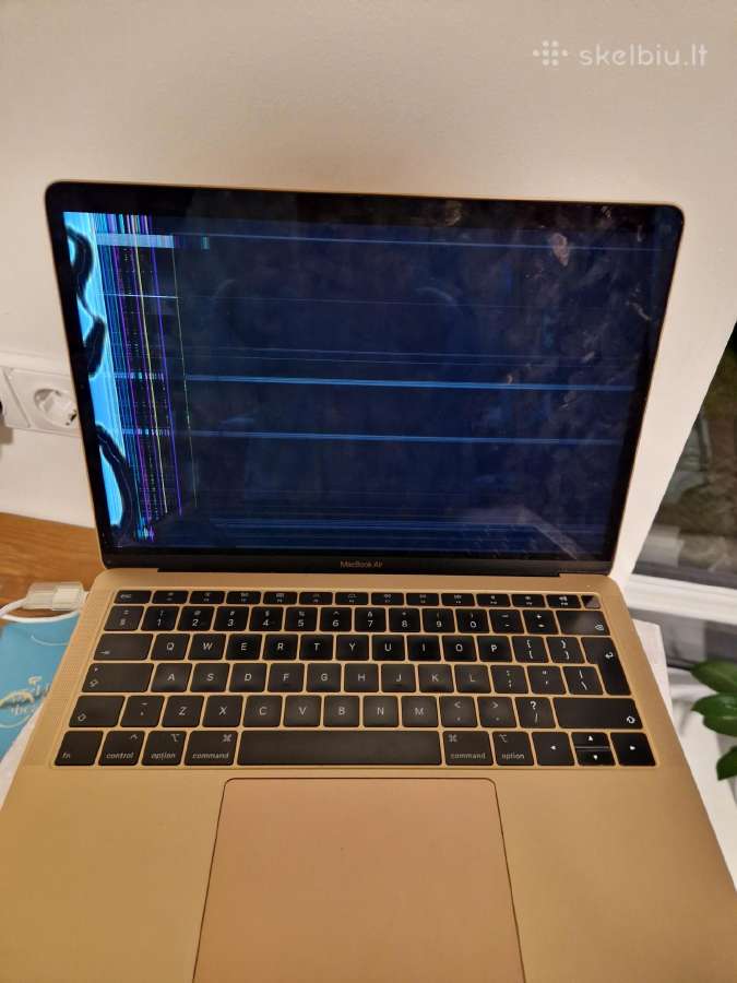 Apple MacBook su sudužusiu ekranu - nuotraukos Nr. 3