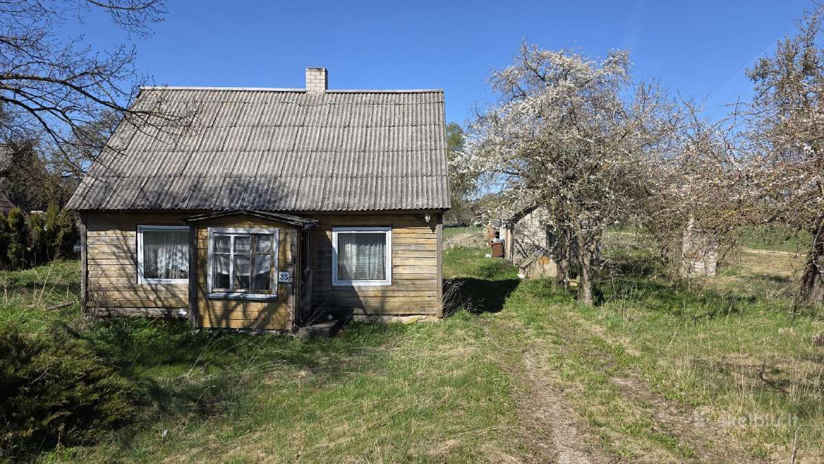 Parduodama sodyba Raseinių raj. su žemės sklypu