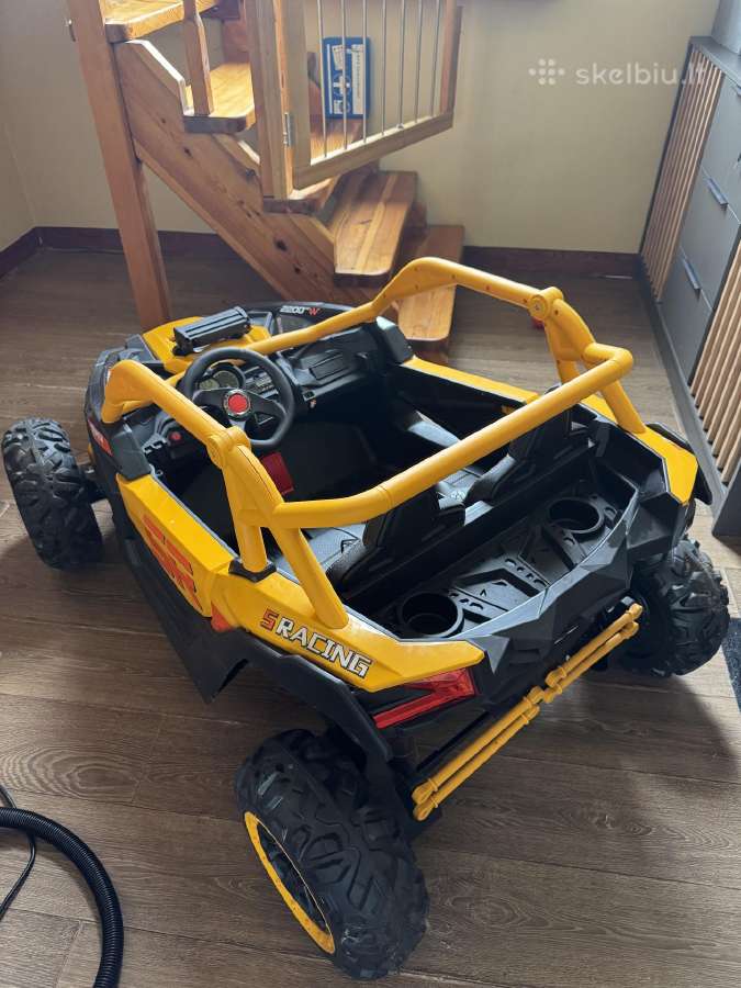 Vaikiška elektrinė visureigio tipo mašinėlė.