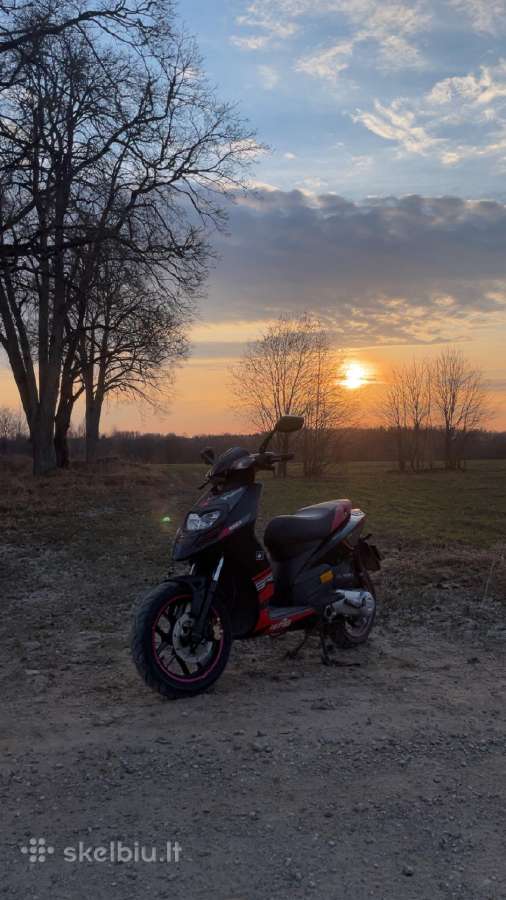 Aprilia sr motard
