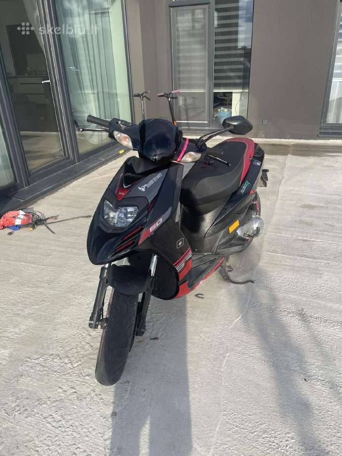 Aprilia sr motard - nuotraukos Nr. 2