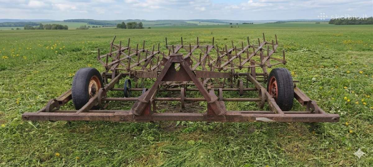 Parduodama žemės ūkio tėchnika