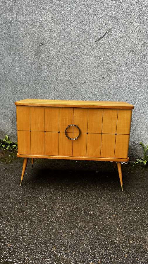 Vintazine mid-century komodele