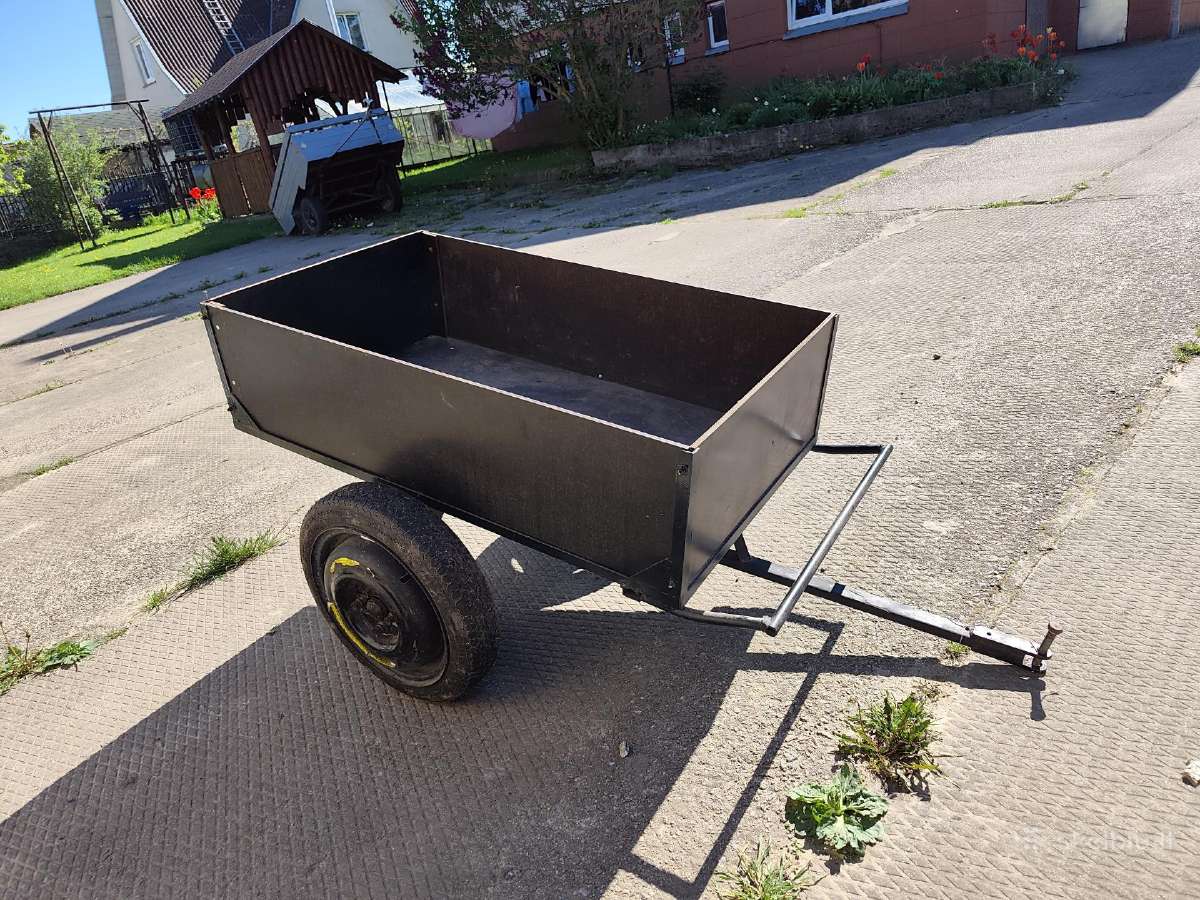 Žoliapjovės traktoriuko priekaba