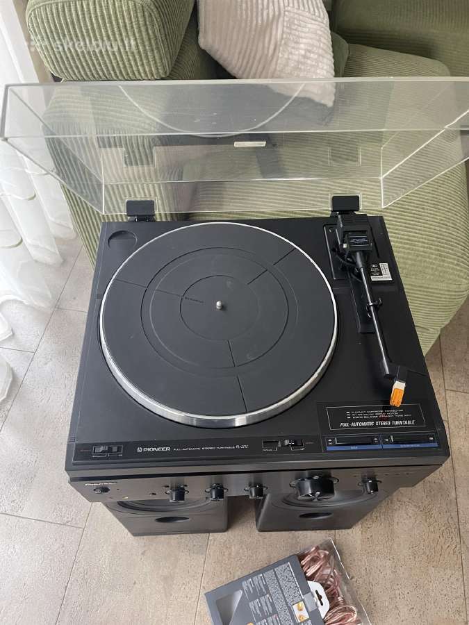 Pioneer stiprintuvas ir vinilo grotuvas