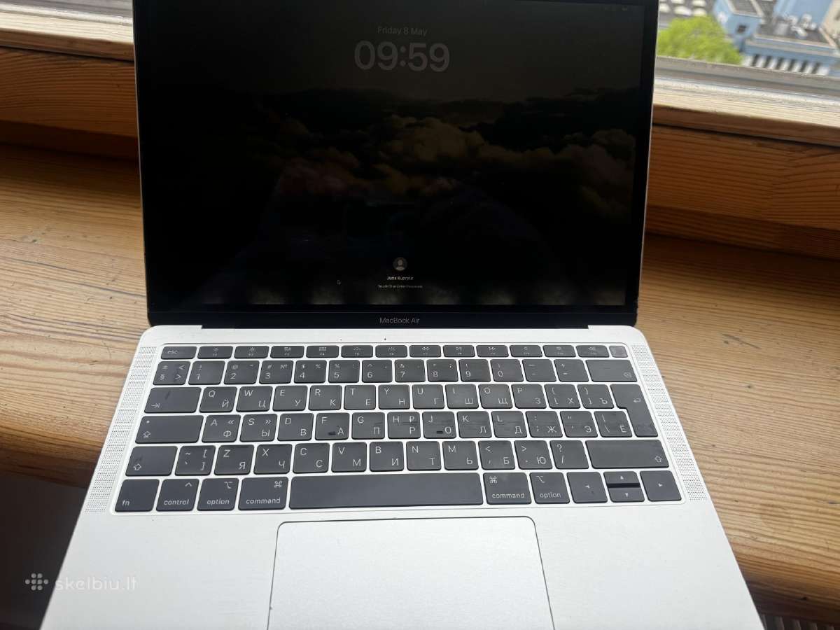 Parduodamas MacBook Air 13 2019 i5/8gb veikiantis