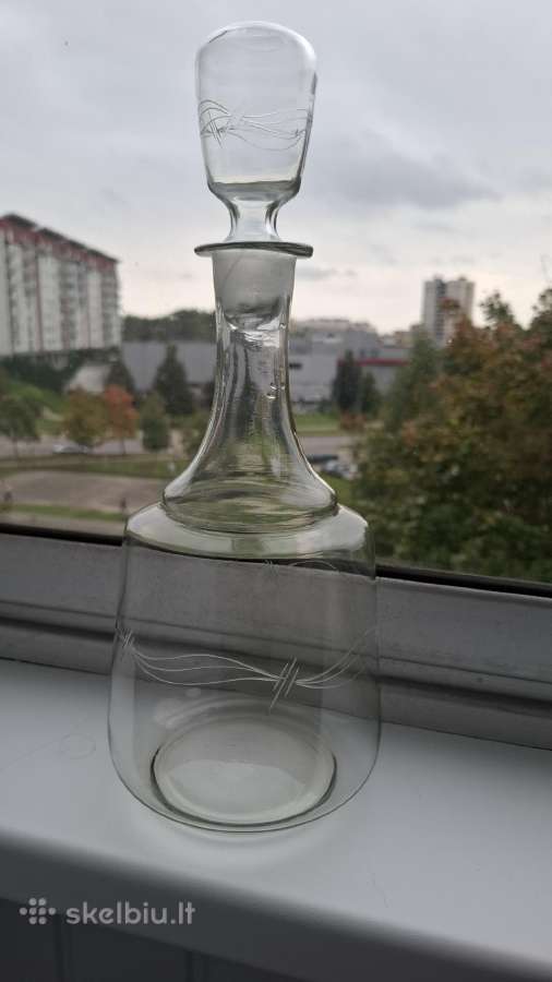 Grafinas su raižiniais