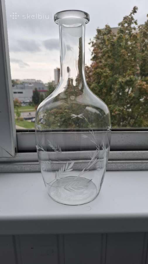 Grafinas su raižiniais be kamščio