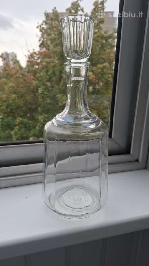 1.5l Grafinas su taurele