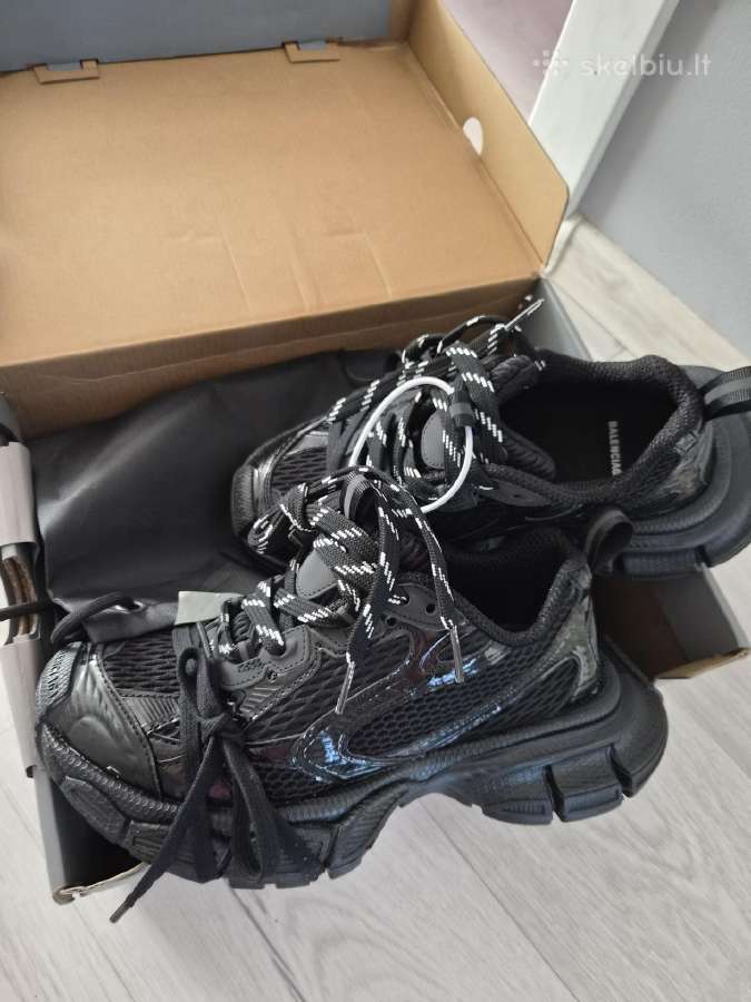 Balenciaga kedukai