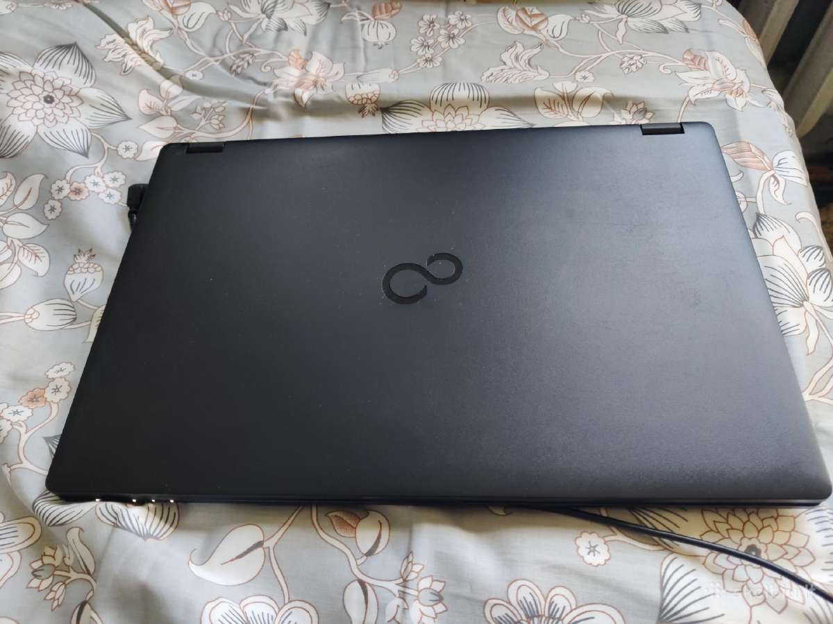 Fujitsu e459 i7 8550u 12gb RAM