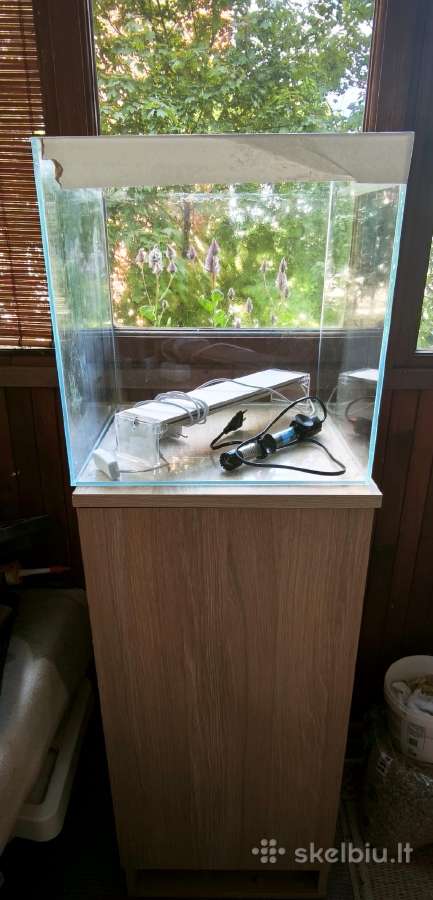 Nano cube 60 L akvariumas su spintele