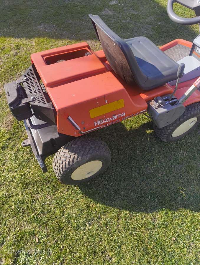 Sodo traktoriukas-rider Husqvarna