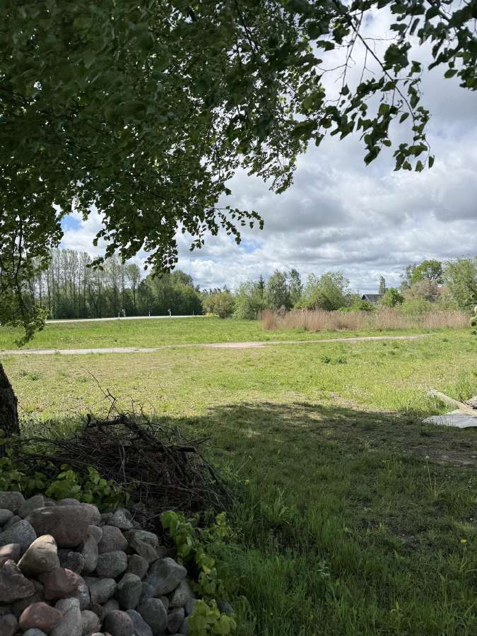 Sklypas Kiduliuose netoli degalinės ir picerijos