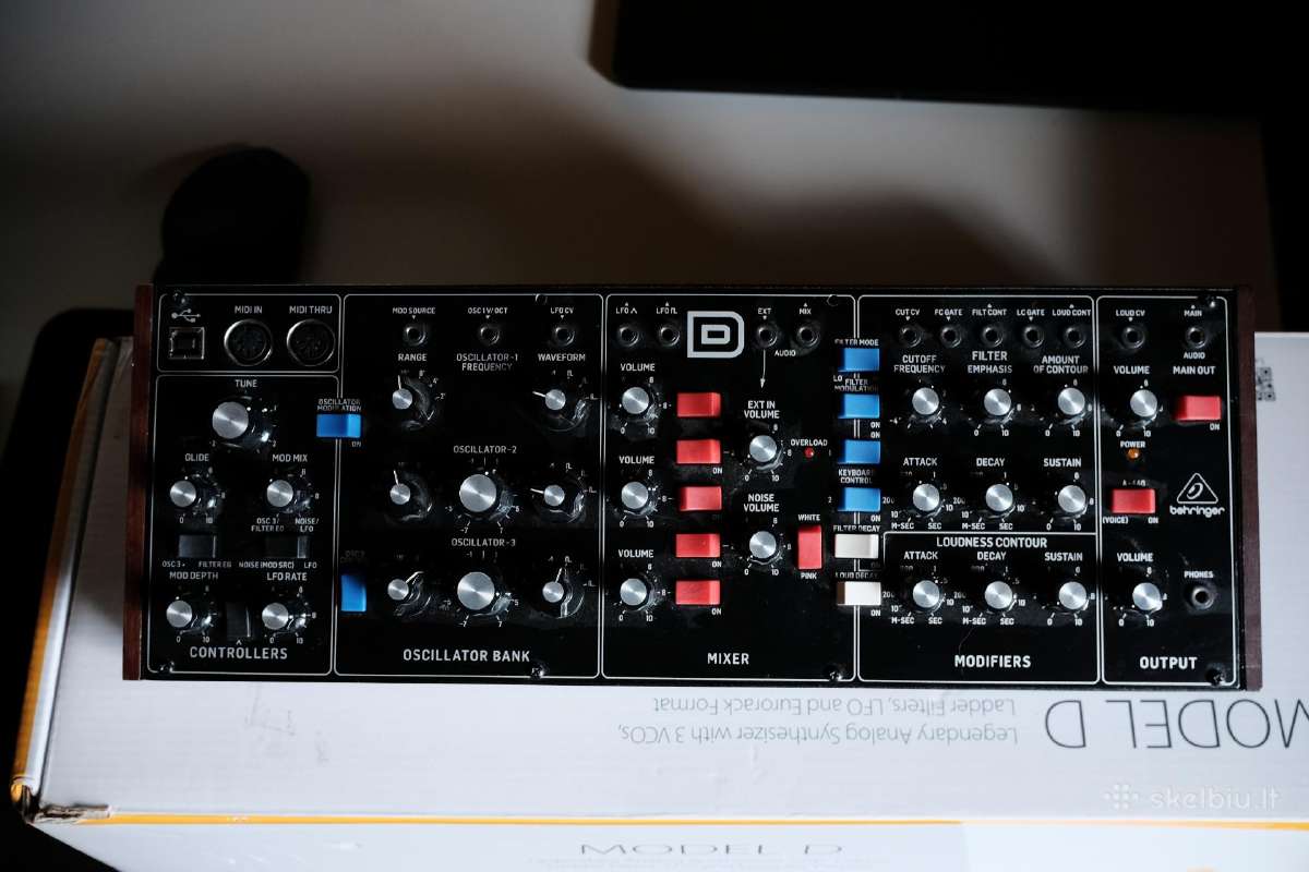 Behringer Model D