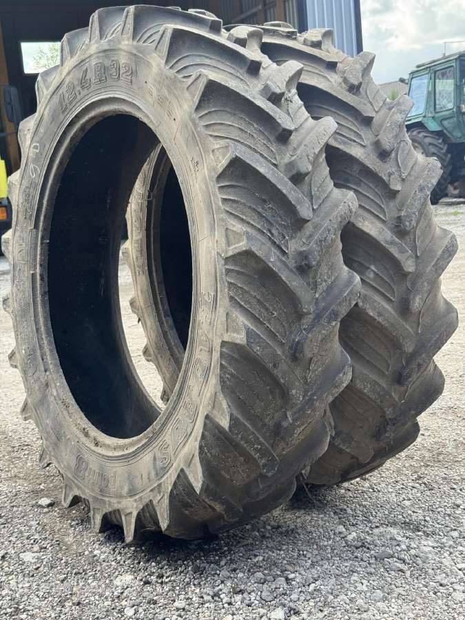 Taurus 12.4r32 (320/85r32) padangos