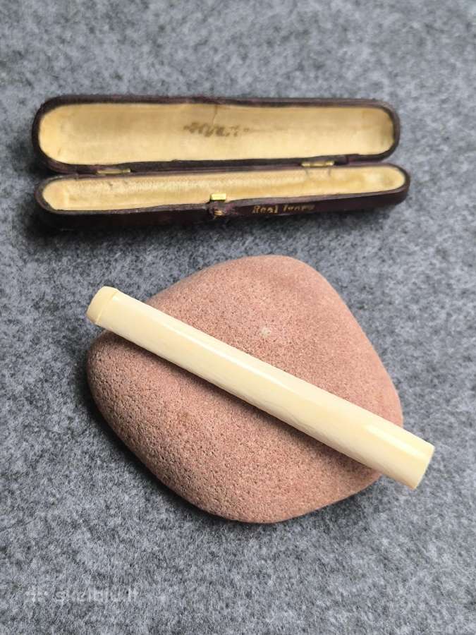Vintažinis dramblio kaulo cigarečių laikiklis