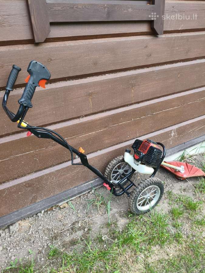 Nereikalingos sodo technikos iš garažo išpardavims