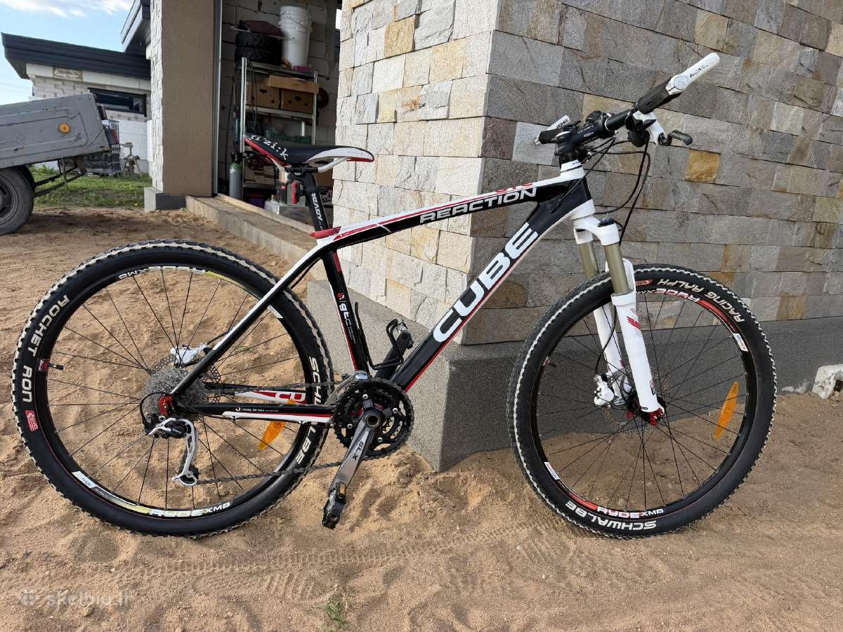 Cube carbon dviratis