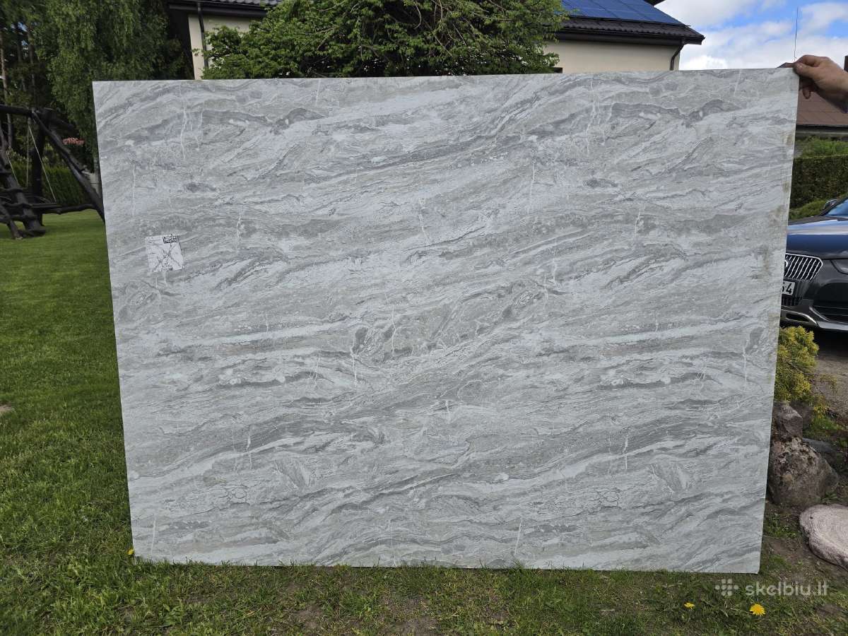 Compact stalvirsis ir sienele