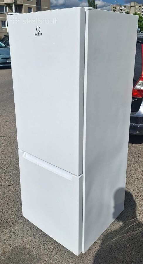 Indesit šaldytuvas su šaldikliu 157 cm