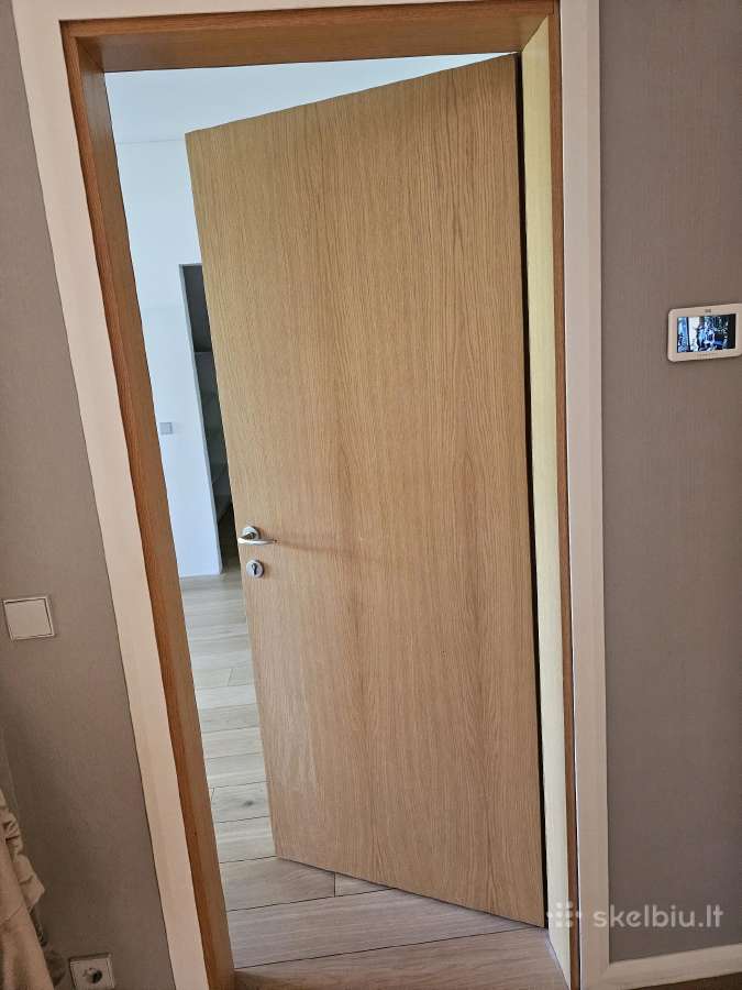 Parduodu natūralaus ąžuolo lukšto duris 9 vnt
