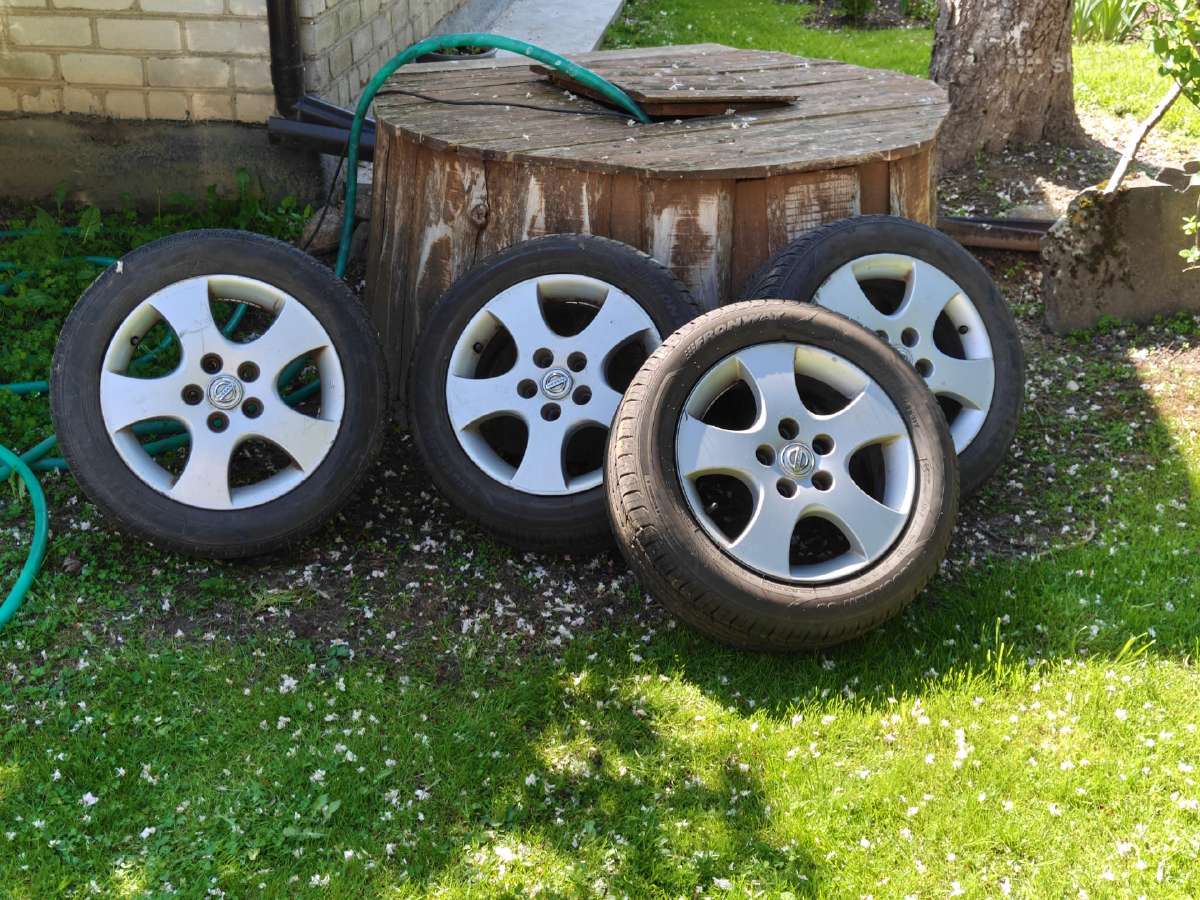 Parduodu Nissan Primera lietus ratlankius