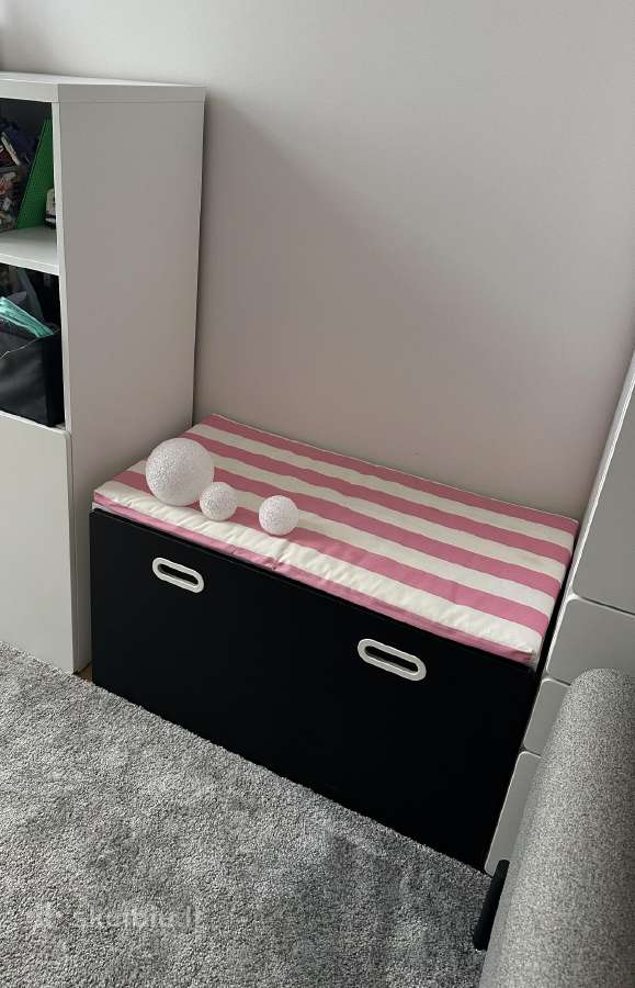 Smastad Ikea suolas su daiktadėže