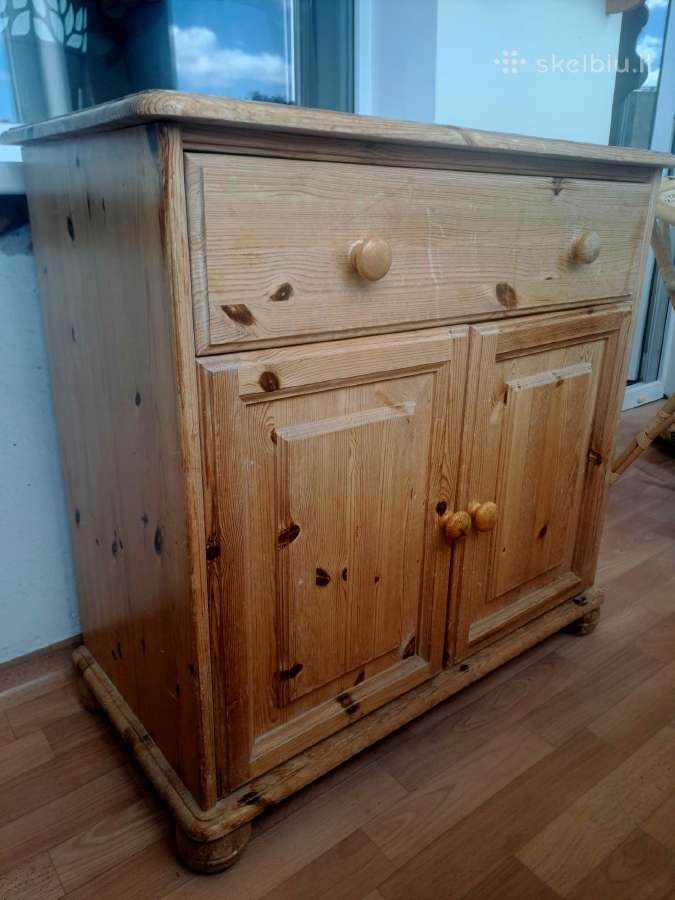 Medinė spintelė komoda