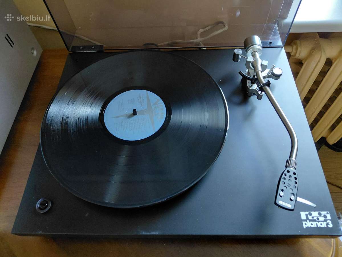 Patefonas Rega planar 3 su Mc Ortofon 200 galvute