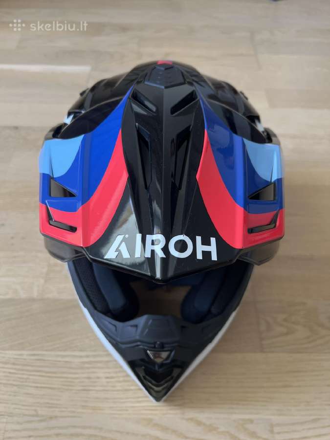 Krosinis šalmas Airoh Commander 2