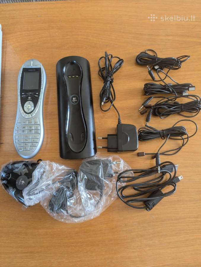 Logitech Harmony 895 pilnas komplektas