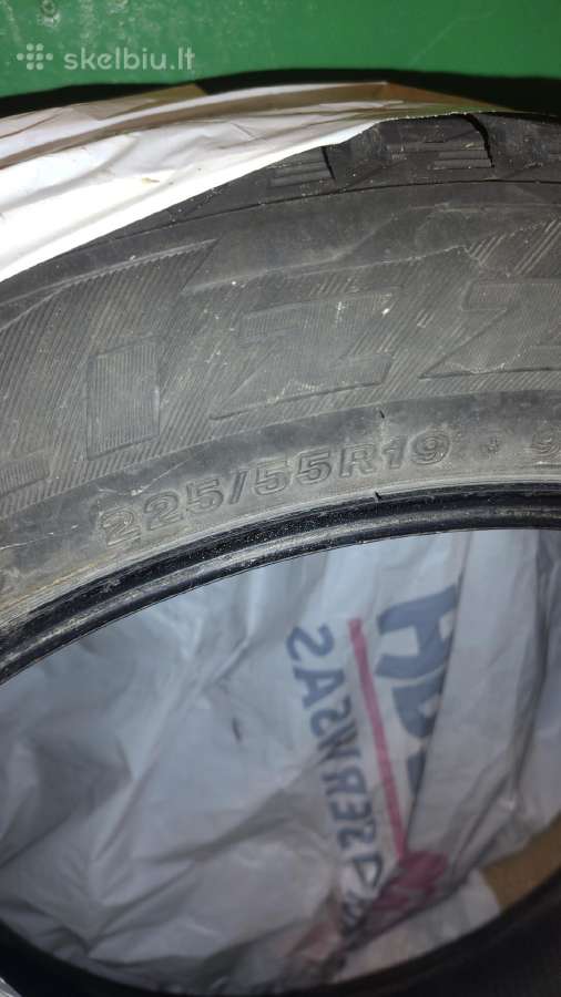 Padangos 225/55 R19